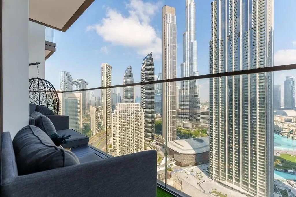דירות דובאי Jaw-Dropping Full Burj Khalifa View From Balcony